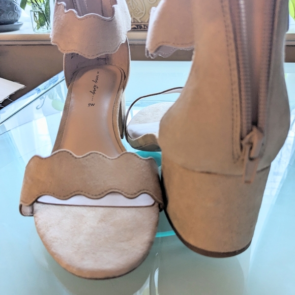 Pennington's, Scalloped edge, vegan, block heel sandals. - Picture 8 of 16